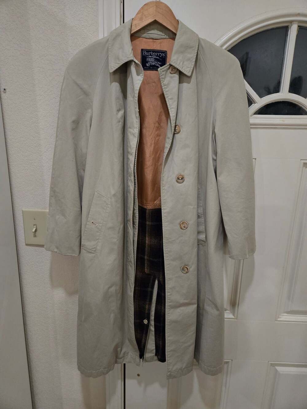 Women's Burberrys Vintage Trench Coat Tan Plaid Lining Made In England